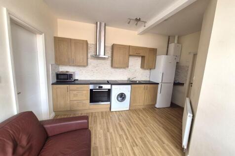 Lounge to Kitchen