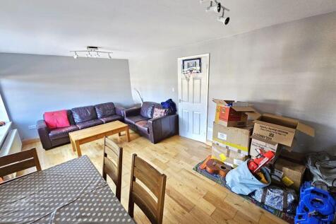 Lounge/Dining Area