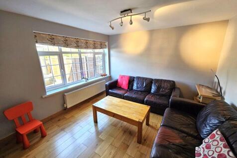 Lounge/Dining Area