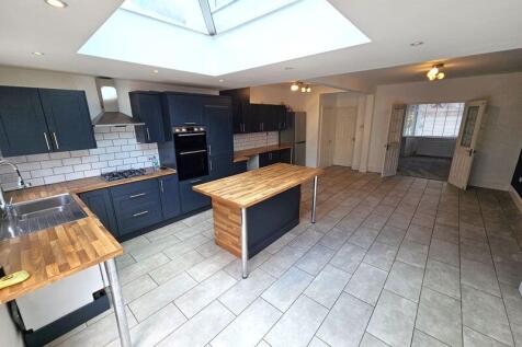 Kitchen/Dining Area