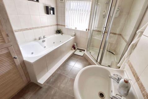Bath/Shower Room