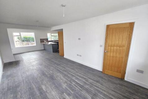 Lounge/Dining Area