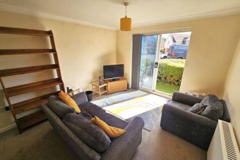 Lounge/Dining Area