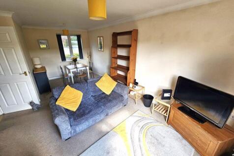 Lounge/Dining Area