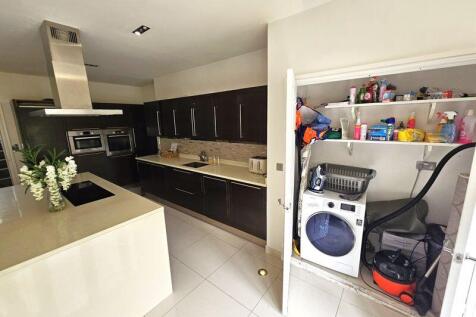 Kitchen/Pantry