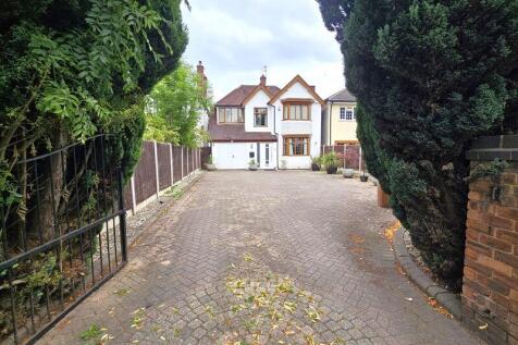 Front Of House &amp; Driveway