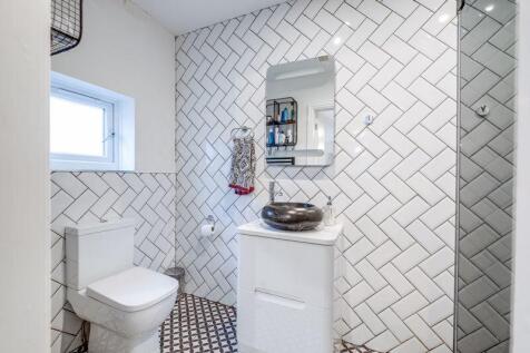 Bed 1 Ensuite