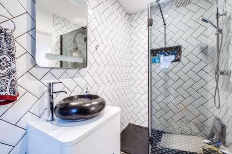 Bed 1 Ensuite