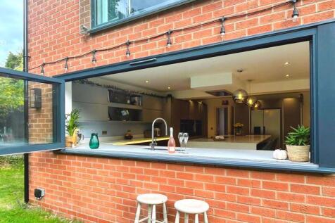 Feature Bar Window