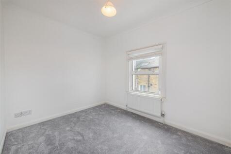 30 Deodar Rd Bed 4.jpg