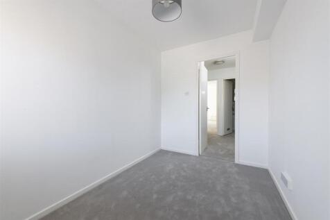 6 Roseland Hse Bed 2.jpg