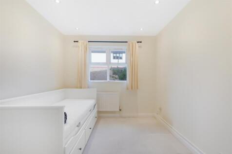 34 Clockhouse Place - F0dENSLRRivEWB97j5oJ.jpg