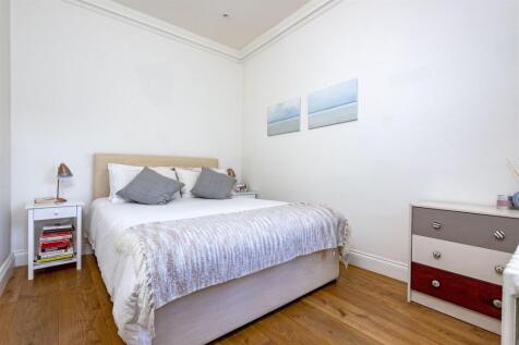 8 Quill Lane Bed 2.jpg