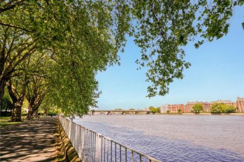 Putney Bridge Road