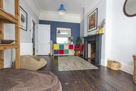 4 Roskell Rd Rec 3.jpg