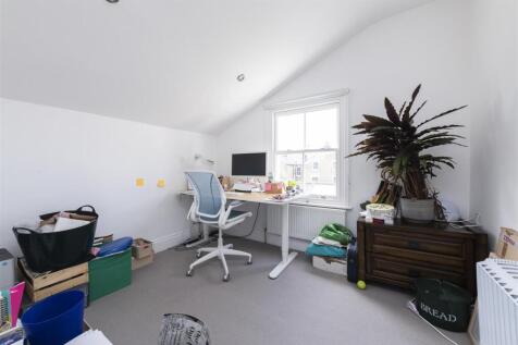 4 Roskell Rd Bed 3.jpg