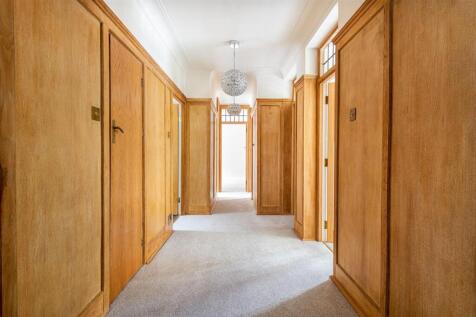 2 Magdalene Hse Hall.jpg