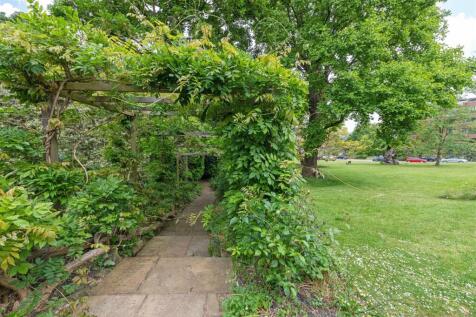 2 Magdalene Hse Gdns.jpg