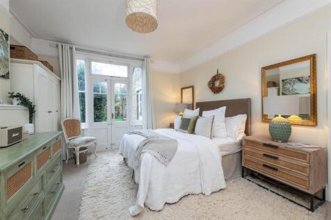 Holroyd Rd Bed 2.jpg