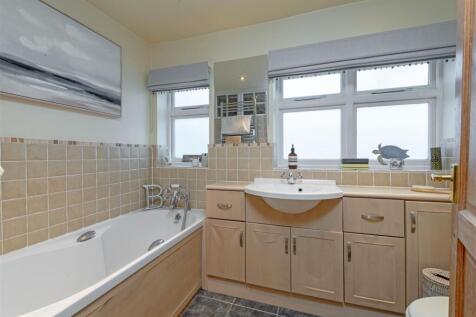 Holroyd Rd Bath 1.jpg