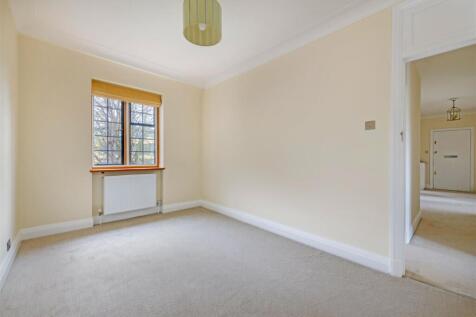 8 Bede Hse Bed 2.jpg