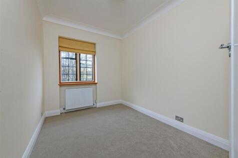 8 Bede Hse Bed 3.jpg