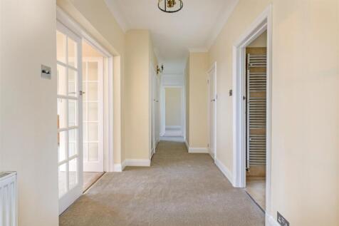 8 Bede Hse Hall.jpg