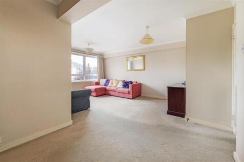 17 Fairlawns Rec 1.jpg