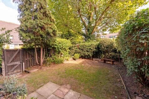 23 Ericcson Close Gdn-1856.jpg