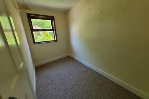 Bedroom 2/Study