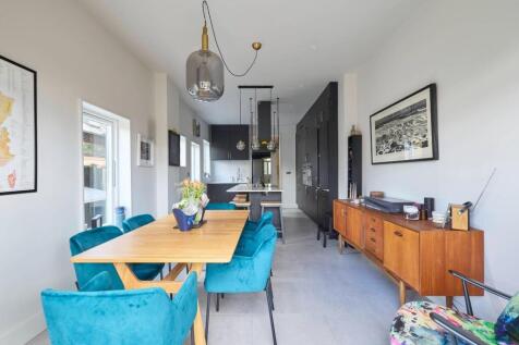 110_Mawson_Road_2702250011.jpg