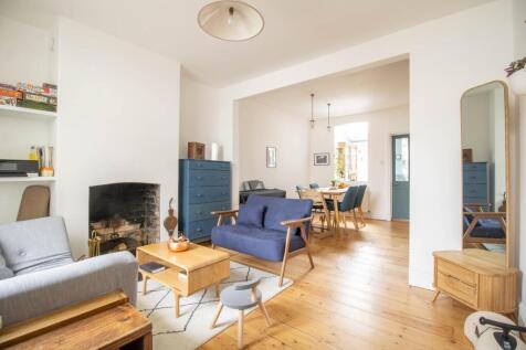 3.SittingRoom.jpg