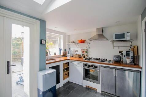 7.Kitchen2.jpg