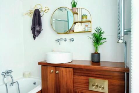 13.Bathroom.jpg