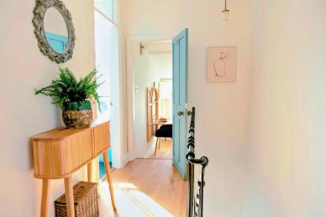 8.Hallway.jpg