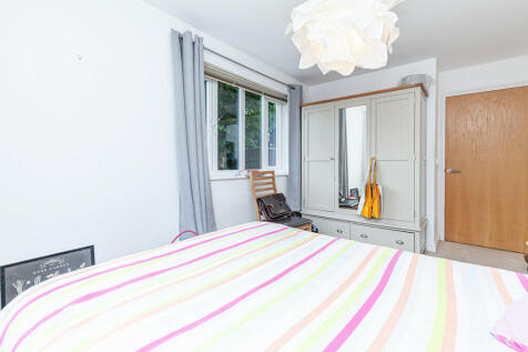 Bedroom 1- Angle ...