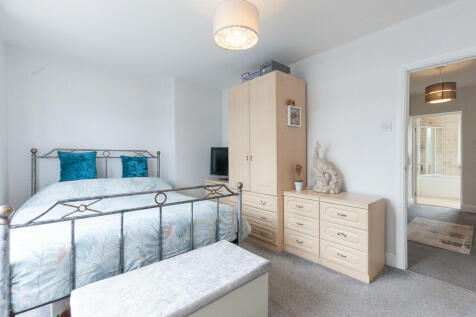 Bedroom 1- Angle ...