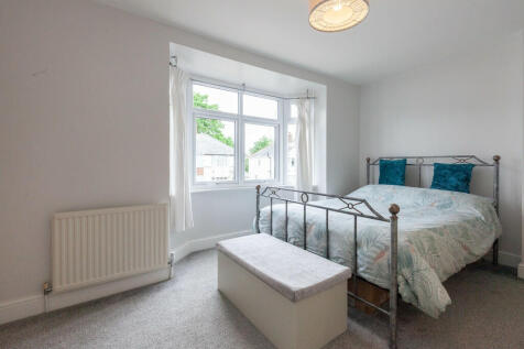 Bedroom 1- Angle ...