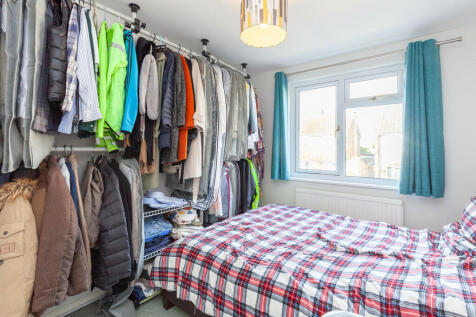 Bedroom 1- Angle ...