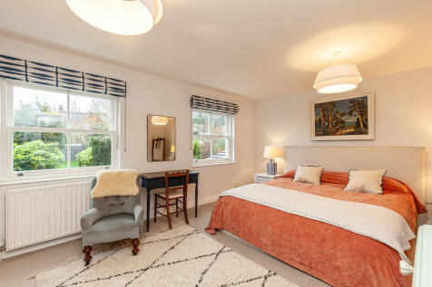 Bedroom 1- Angle ...