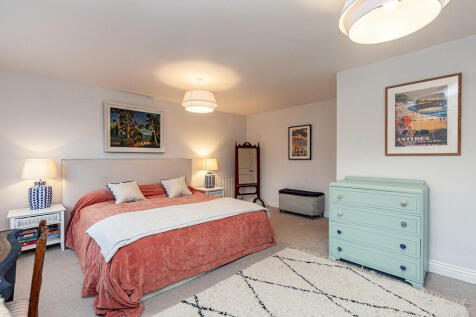 Bedroom 1- Angle ...