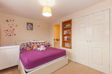 Bedroom 1- Angle ...
