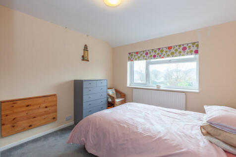 Bedroom 1- Angle ...