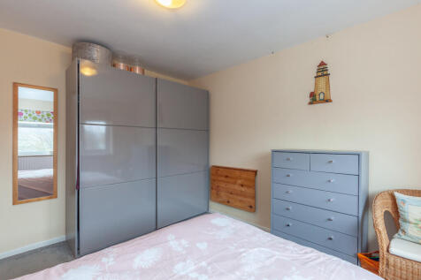Bedroom 1- Angle ...