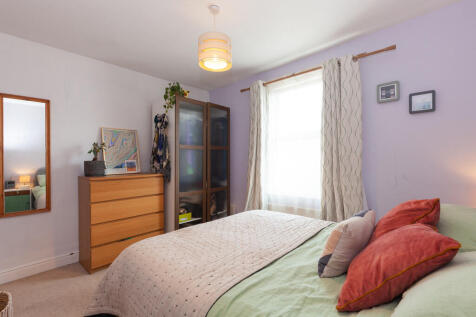 Bedroom 1- Angle ...