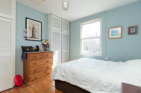 Bedroom 1- Angle ...