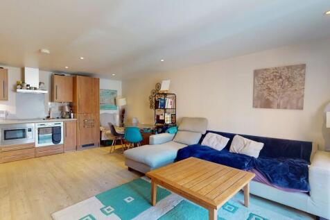 Living room - ang...