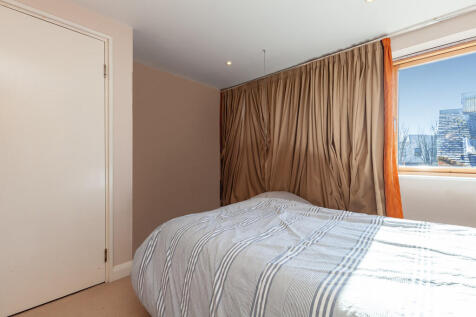 Bedroom 1- Angle ...