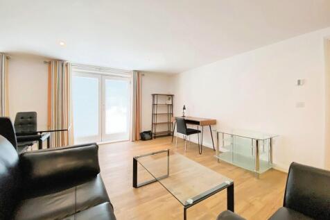 Living room - Ang...