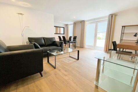 Living room - ang...